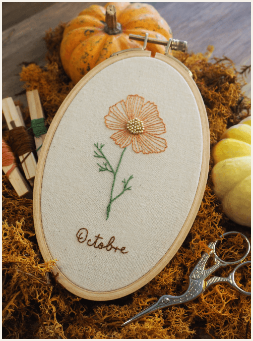 broderie de la fleur de naissance d'Octobre